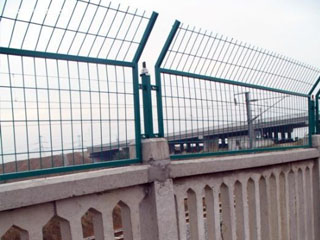 鐵路隔離柵